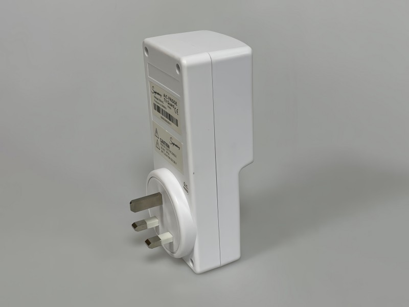 English StyleAC KULKAS TV GUARD Tiga dalam Satu Daya Tinggi