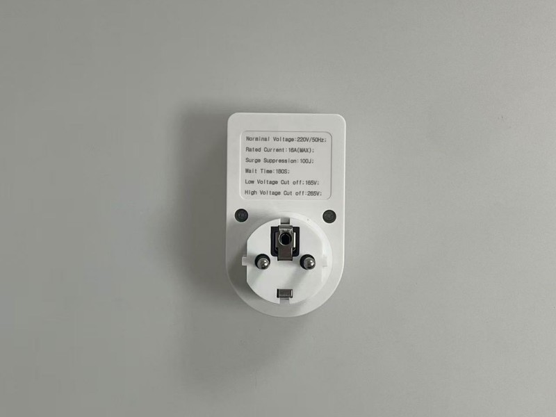 2155 Pelindung tegangan Eropa Universal