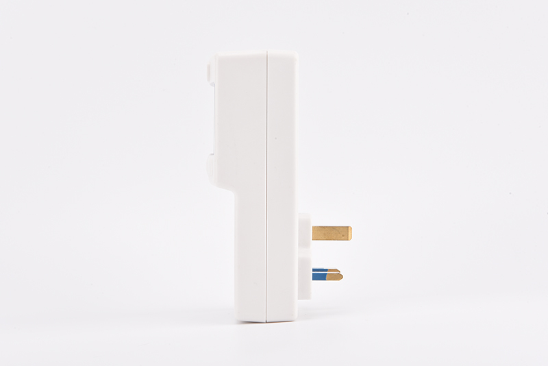 Pelindung kulkas universal gaya InggrisPelindung tegangan universal