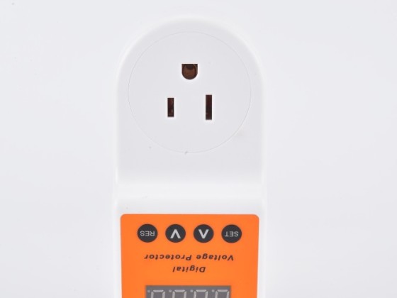 American 110V/220V 16 Ampere 2166D Protector with Digital Display and Surge protection