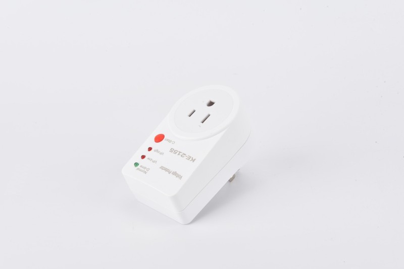 Protection contre les surtensions avec affichage LED et prise américaine 2155