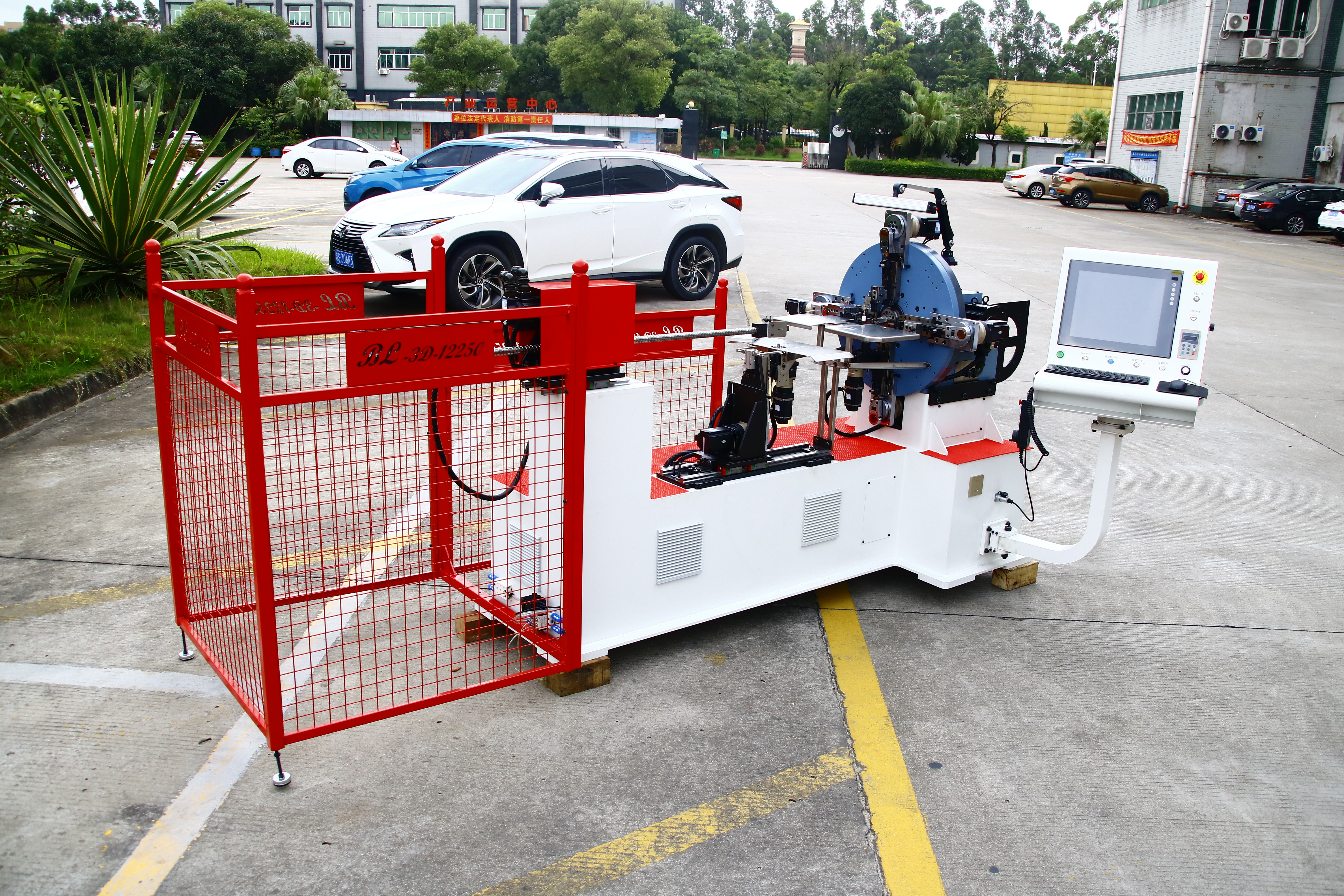 Machine de formage de treillis métallique pour siège arrière de voiture