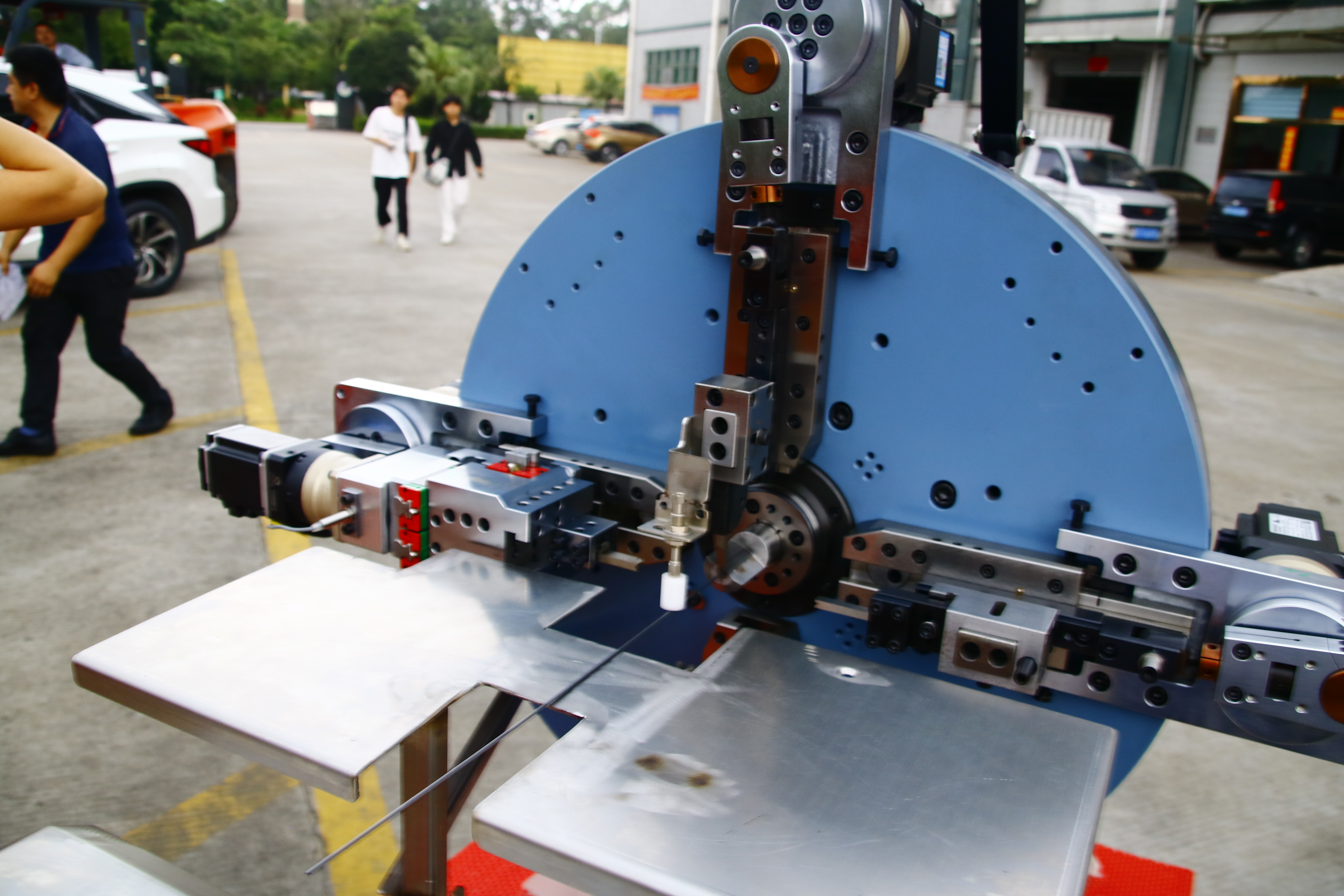 Machine de pliage de fil en mousse pour siège de voiture à commande numérique par ordinateur