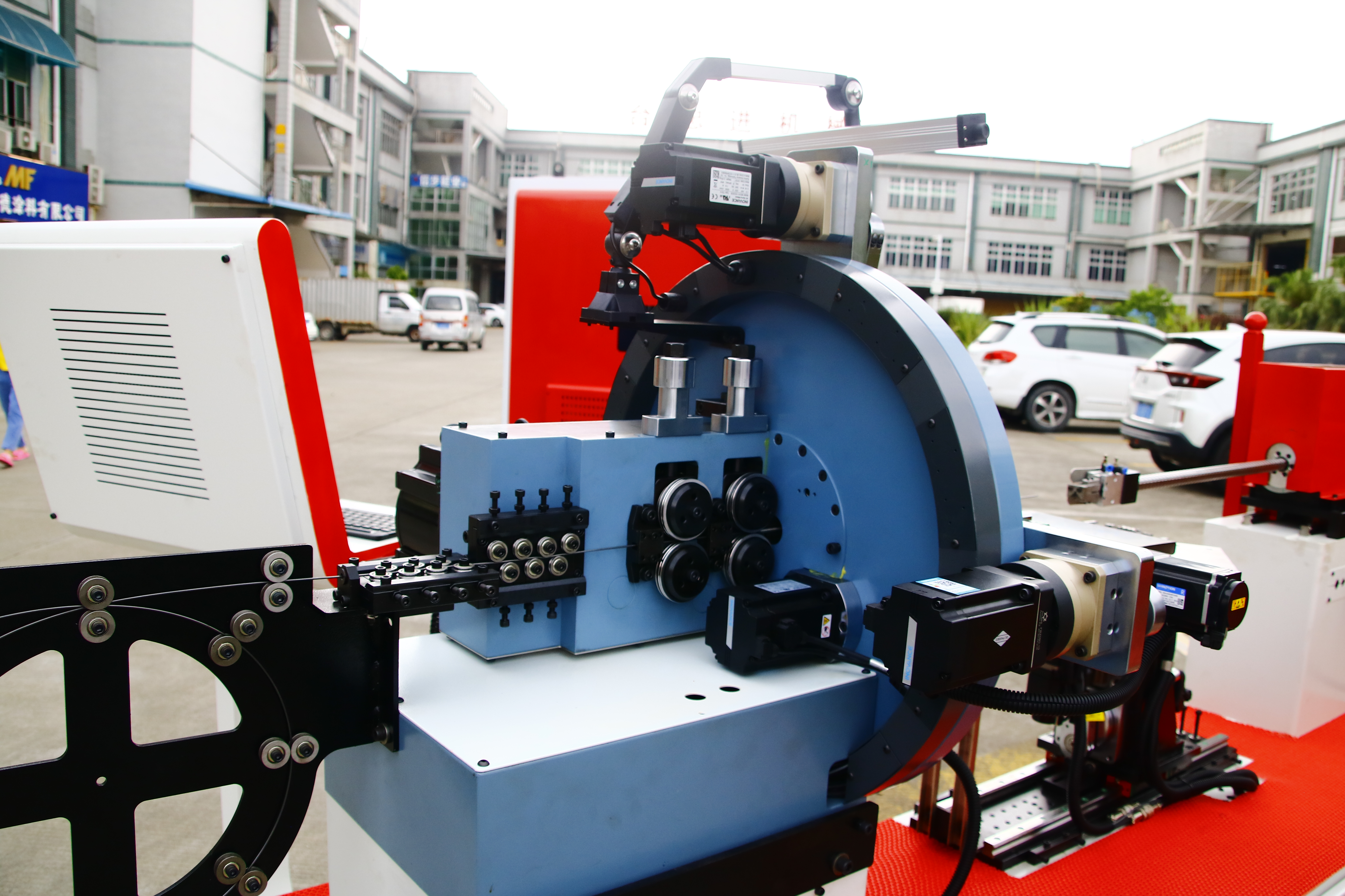 Machine de pliage de fil en mousse pour siège de voiture à commande numérique par ordinateur