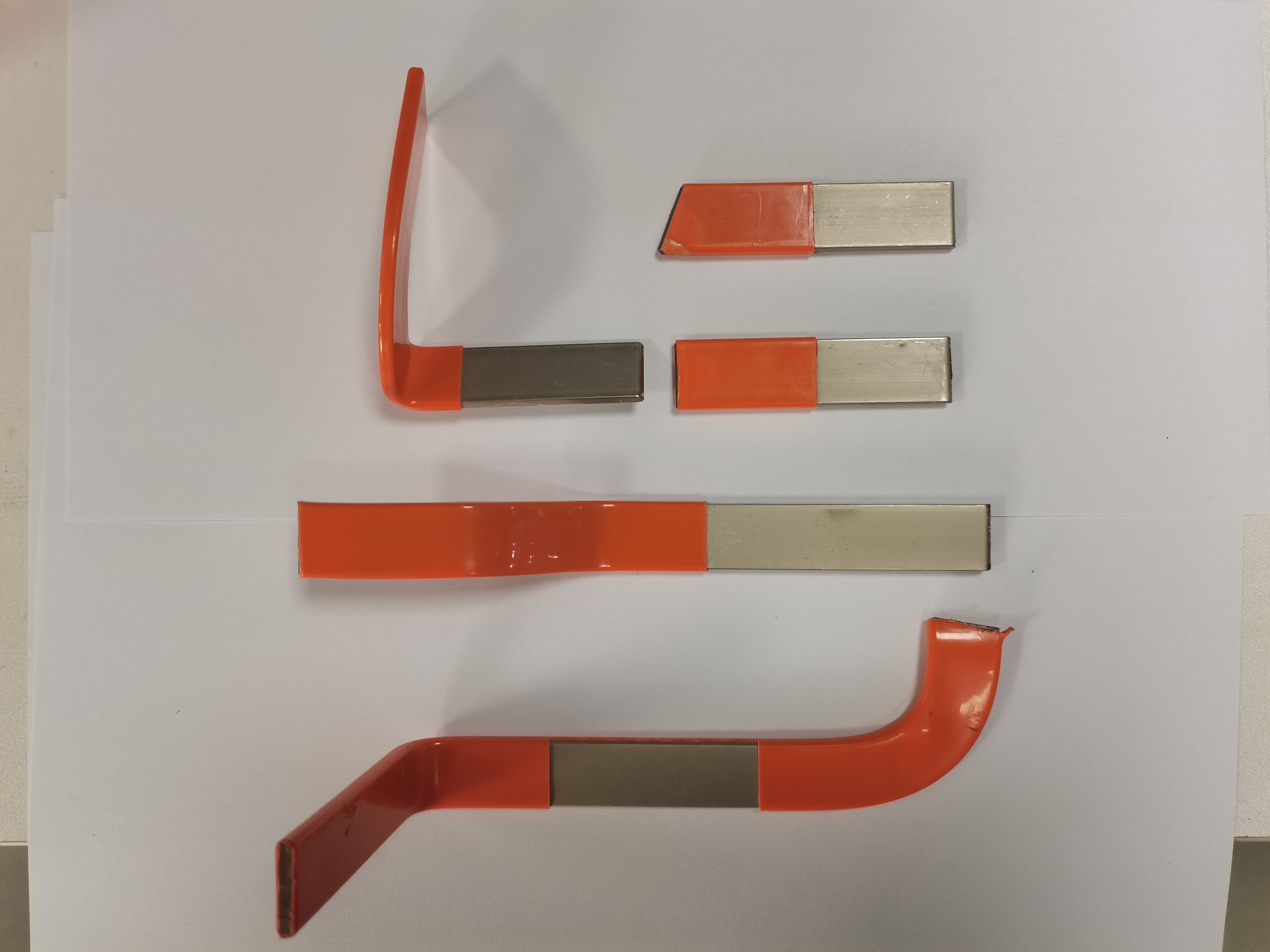 Alüminyum şerit soyma ve bükme entegre şekillendirme örneği