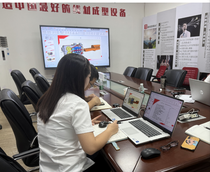 アルミ棒曲げ機非標準カスタマイズプロジェクト立ち上げ会議