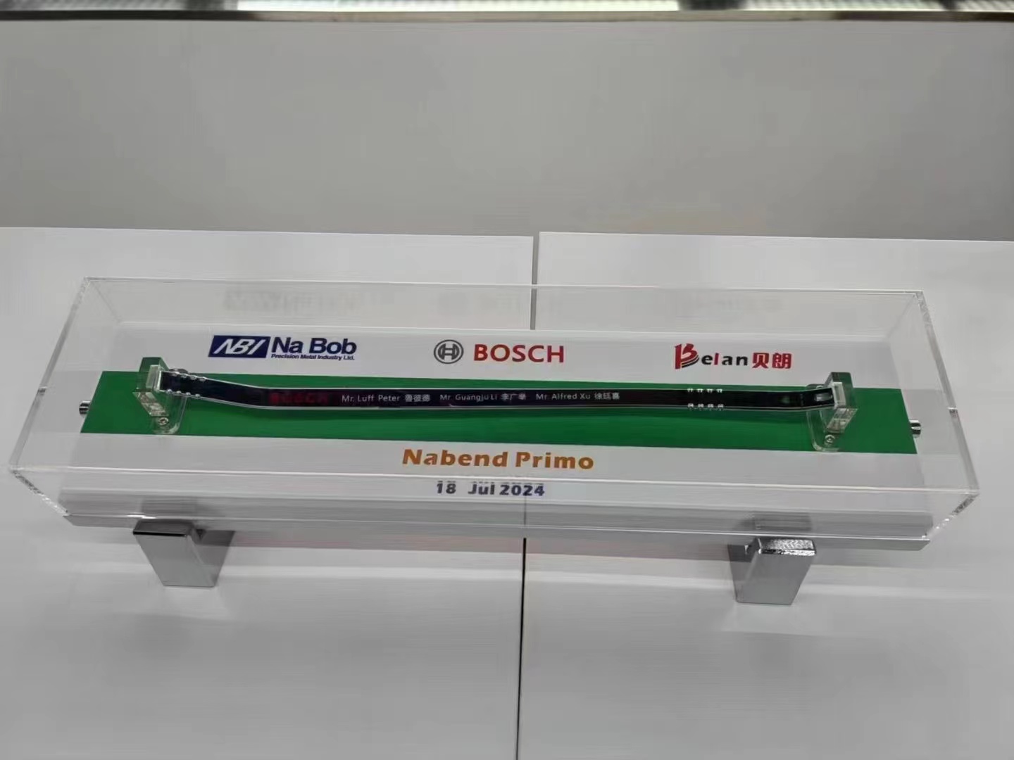 Araba silecek kolu tek atışlı kalıplama örneği