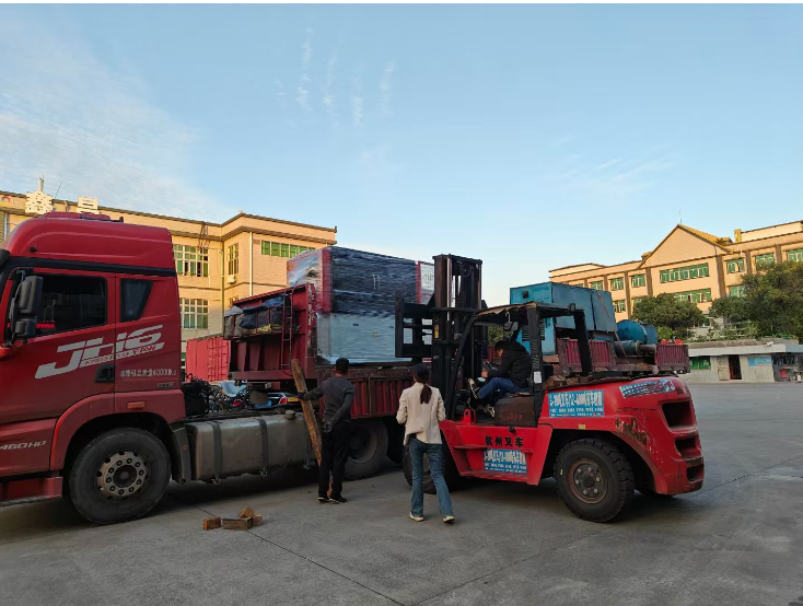 高精度回転式3Dワイヤー曲げ機：春節休暇前に完璧な納品