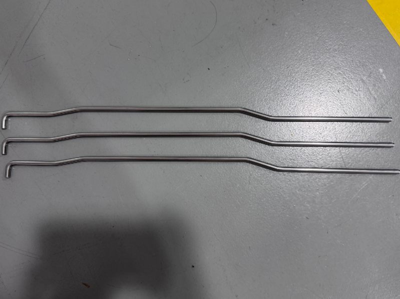 Flat-plate wire bending structure—easily handles high-strength stainless steel wire.