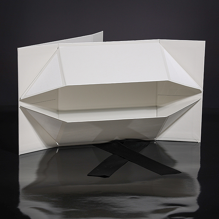 Collapsible rigid gift boxes
