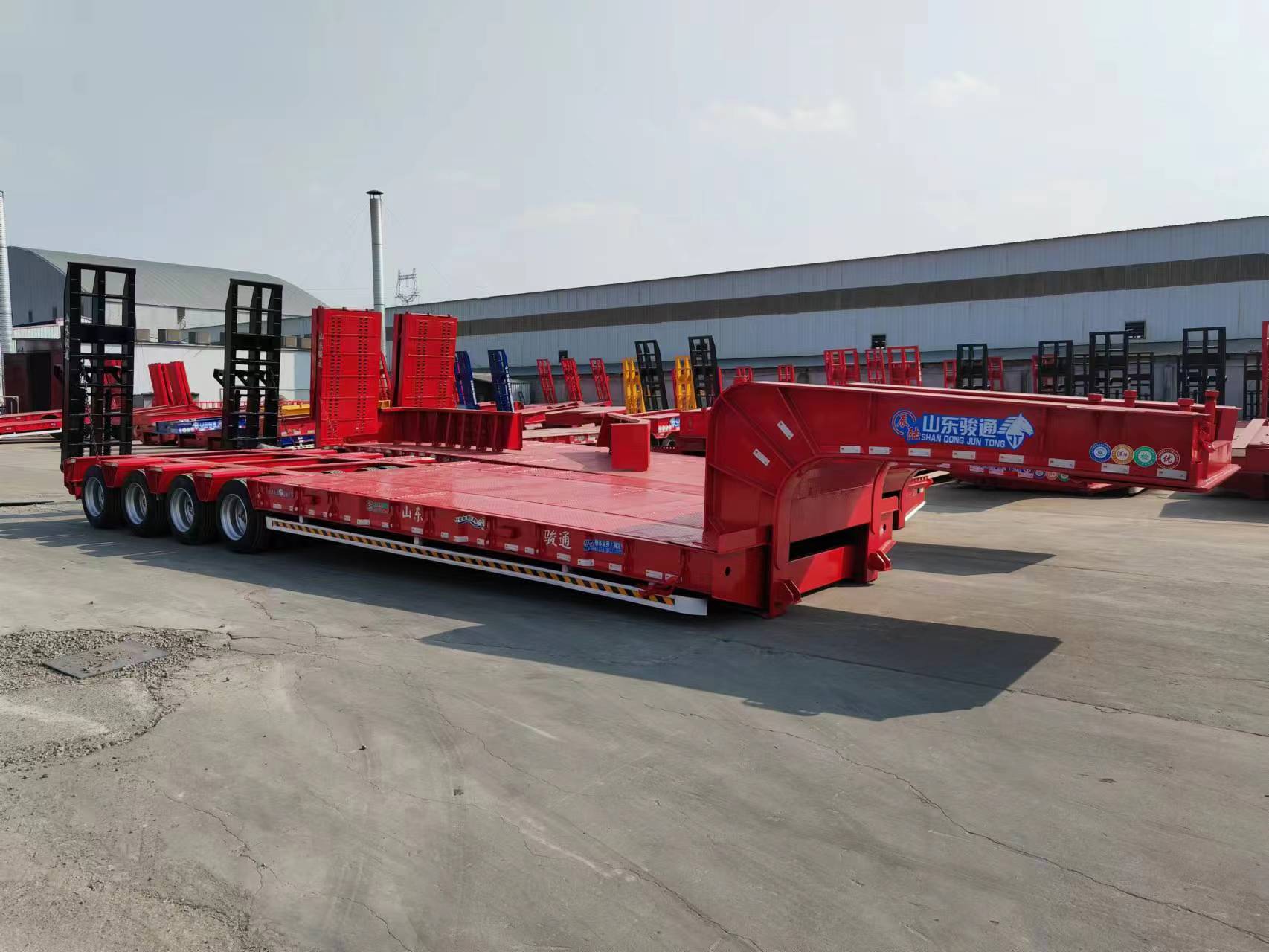 Transport transformer sets lowbed semitrailer