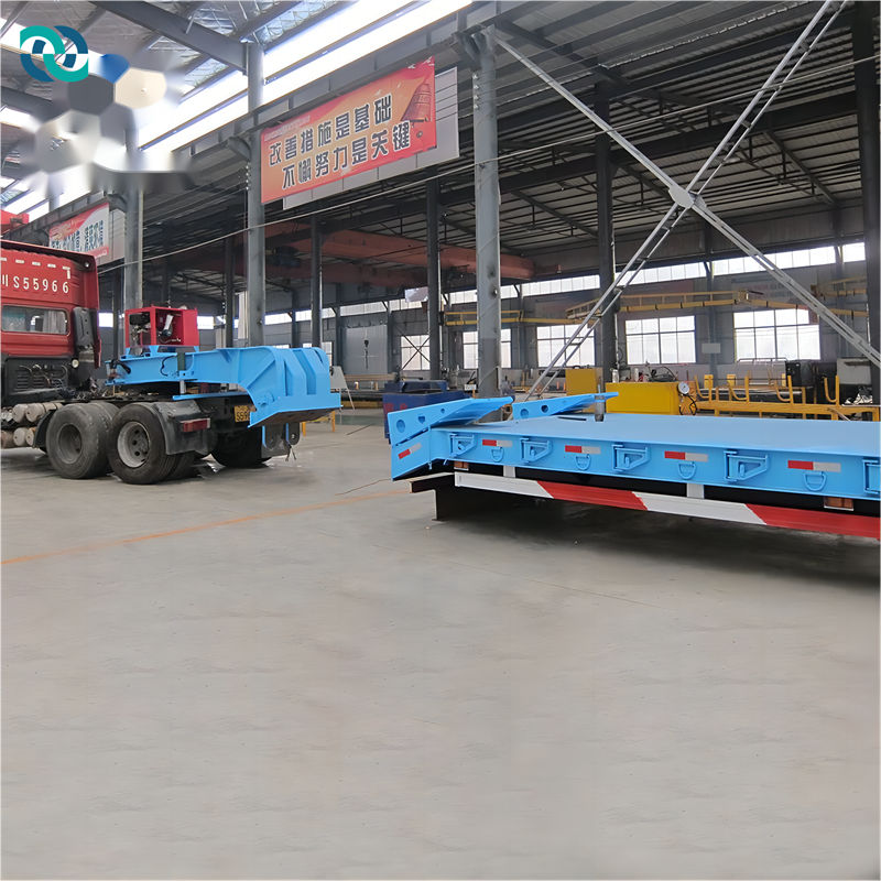 Detachable hydraulic low flat semi trailer