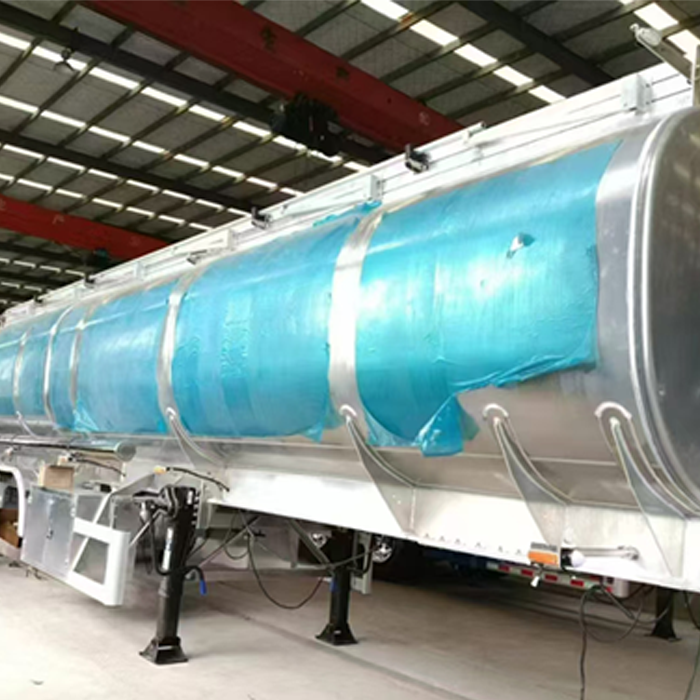 تانکر نیمه تریلر سفارش مشتری در ازبکستان در شرف تکمیل و ارسال است.