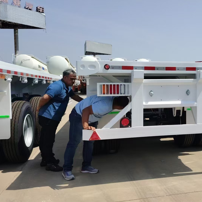 نیمه تریلرهای تخت برای مشتریان برزیلی ما آماده است