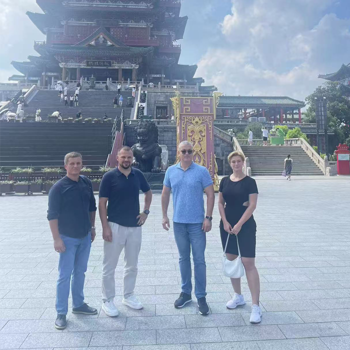 Russian customers visited our company's factory and opened a new chapter of long-term cooperation