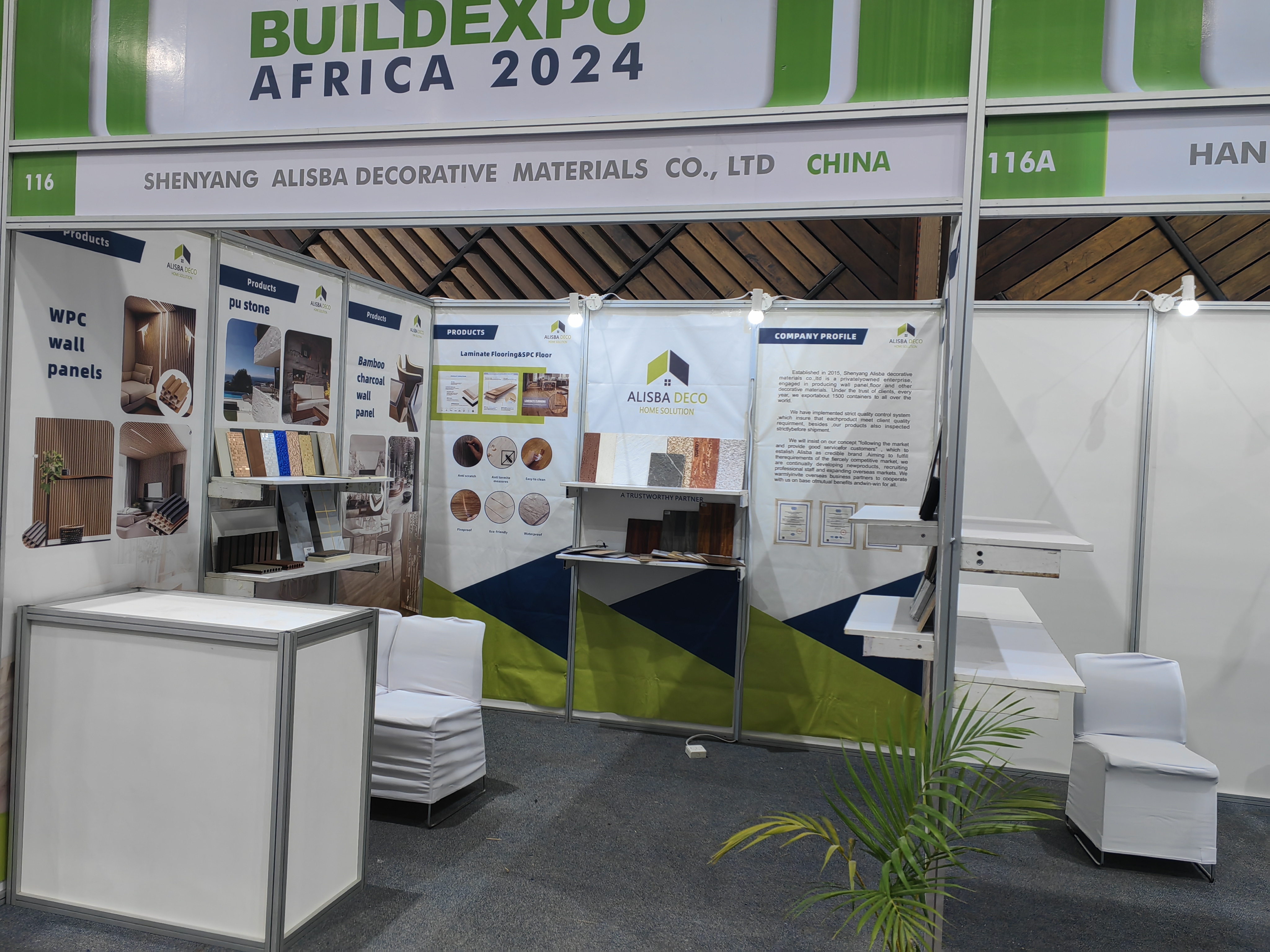 Registro del primer día de la exposición de materiales de construcción de Kenia