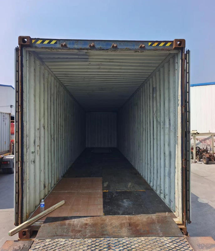 Перфектно смесване: Два 40-футови контейнера със SPC подова настилка, ламиниран паркет и продукти за стикери за стена