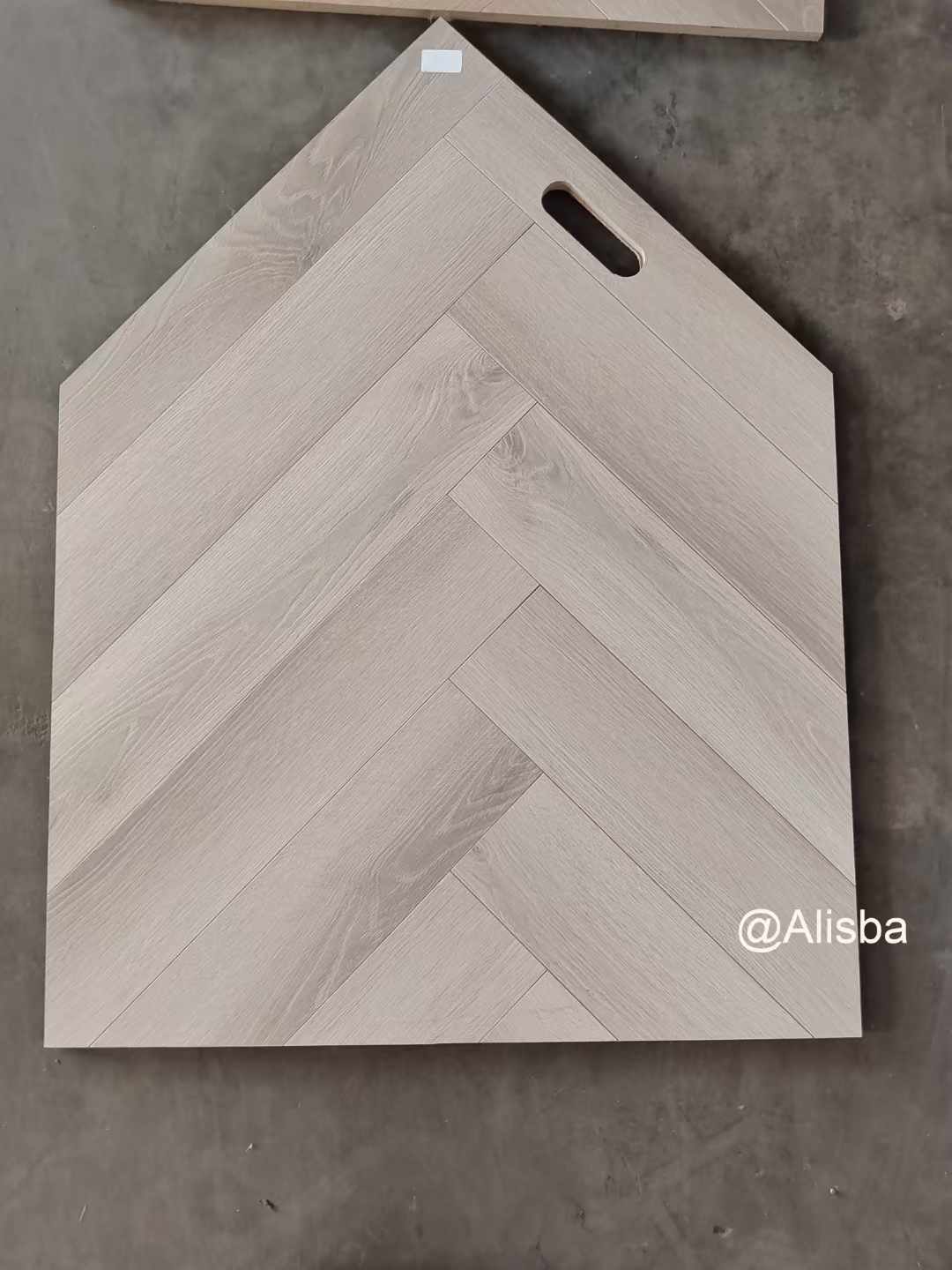 EIR повърхност с дизайн на рибена кост