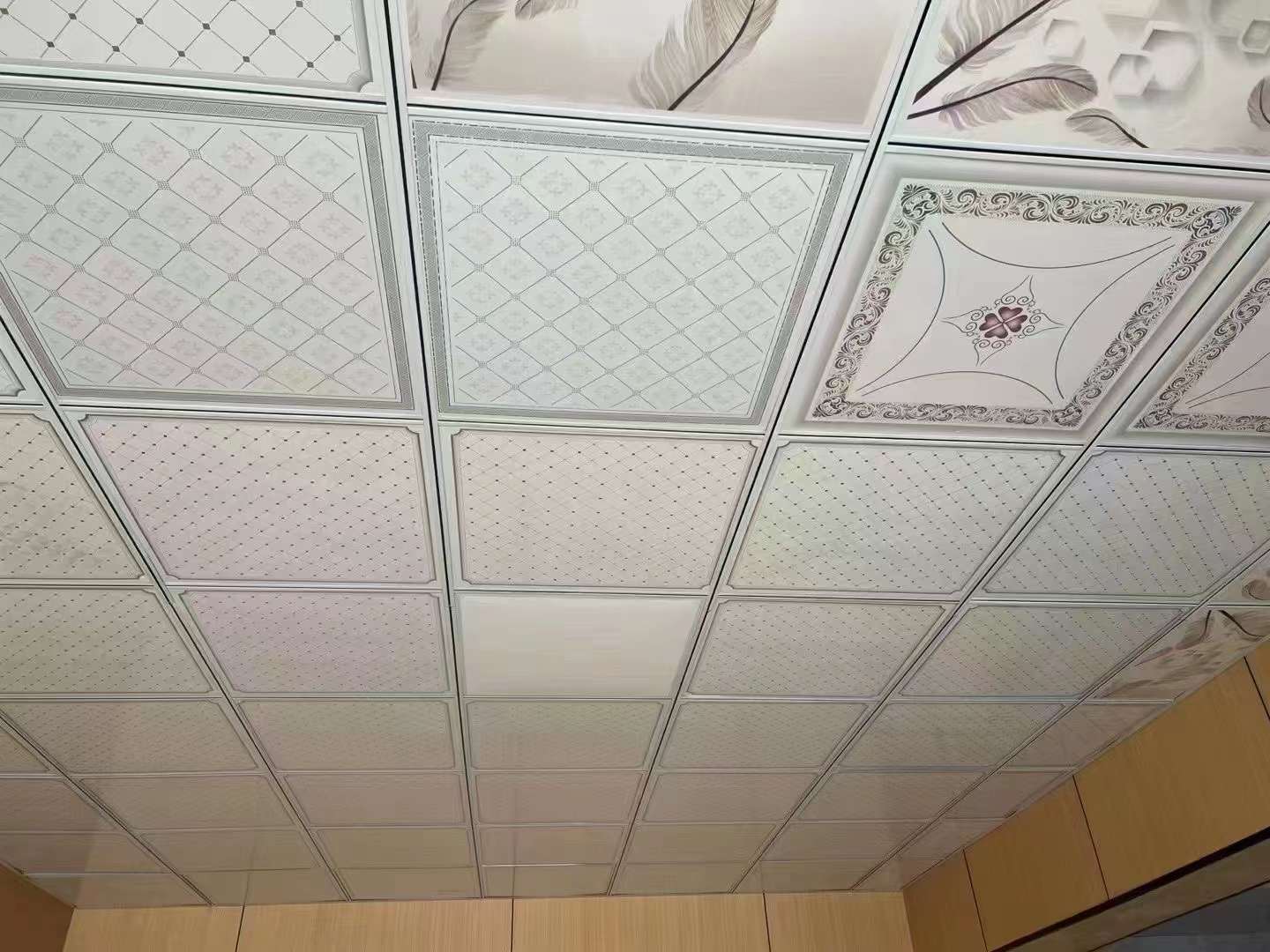 pvc ceiling material is lightweight, with advantages of waterproof, moisture-proof, and flame-retardant