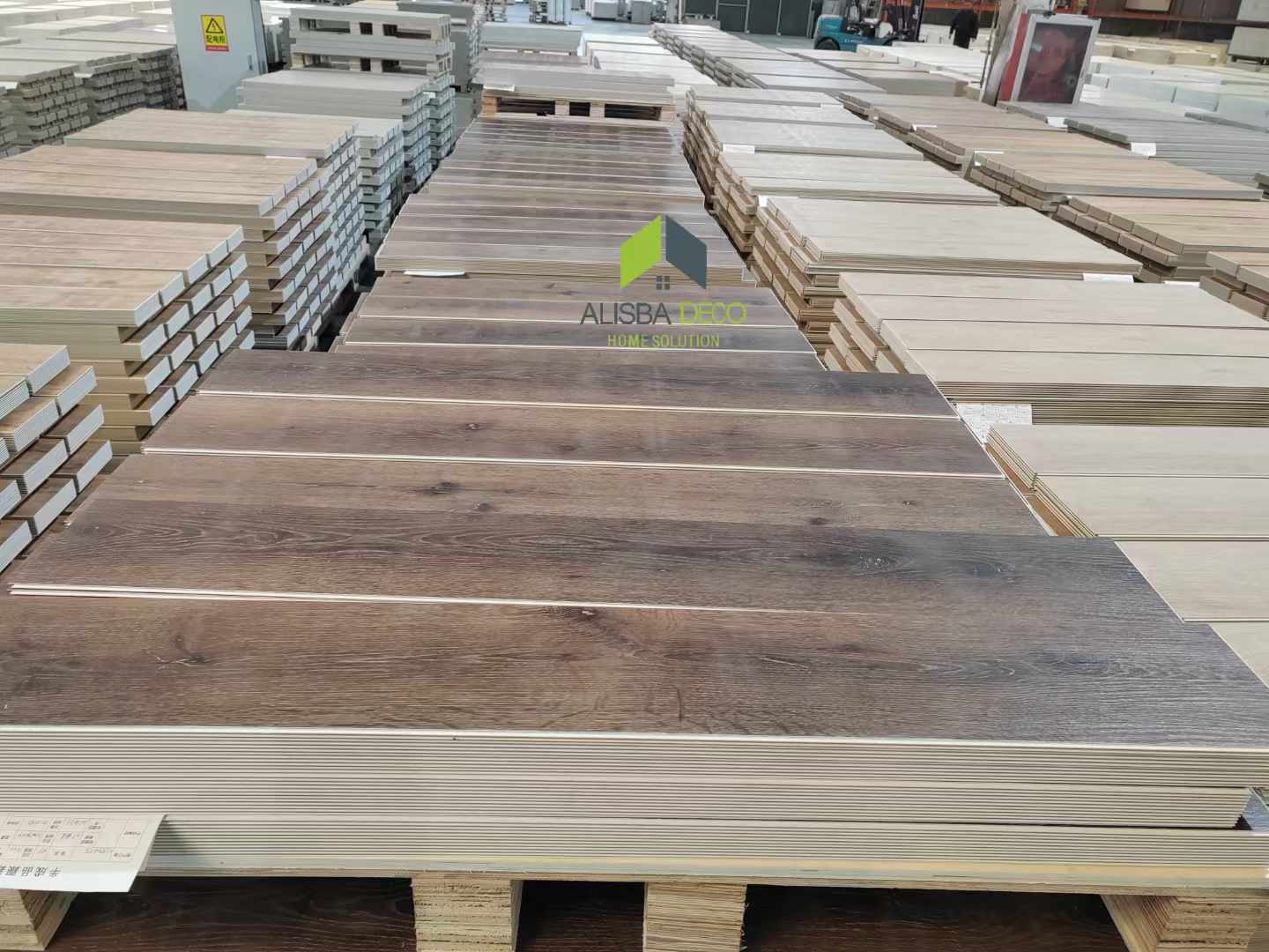 Lantai SPC dalam produksi