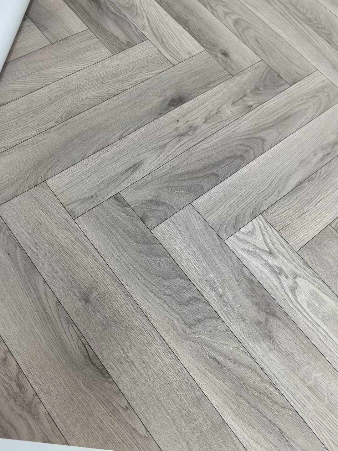 Какви са разликите между новия ламиниран паркет рибена кост и миналото