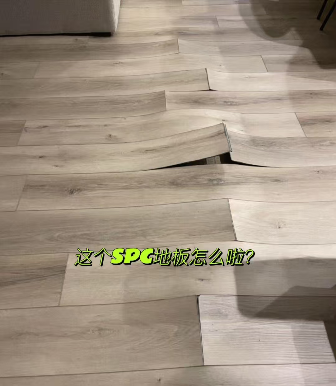 Apa yang harus dilakukan jika lantai SPC mengembang dan berubah bentuk