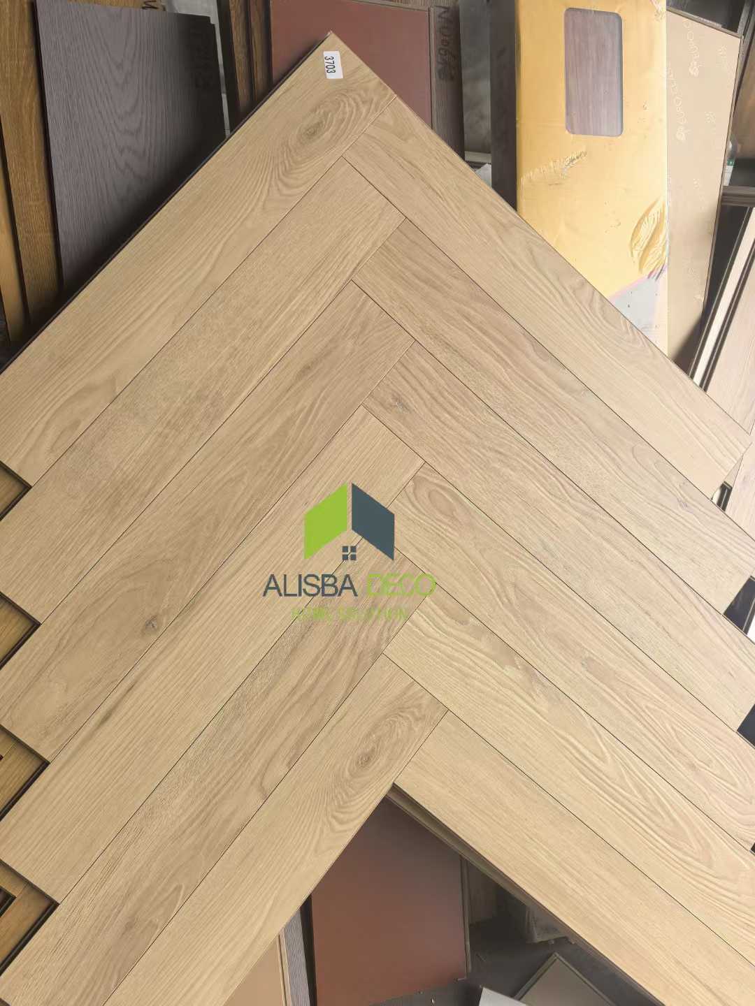 Lantai Laminasi Herringbone Baru yang Indah
