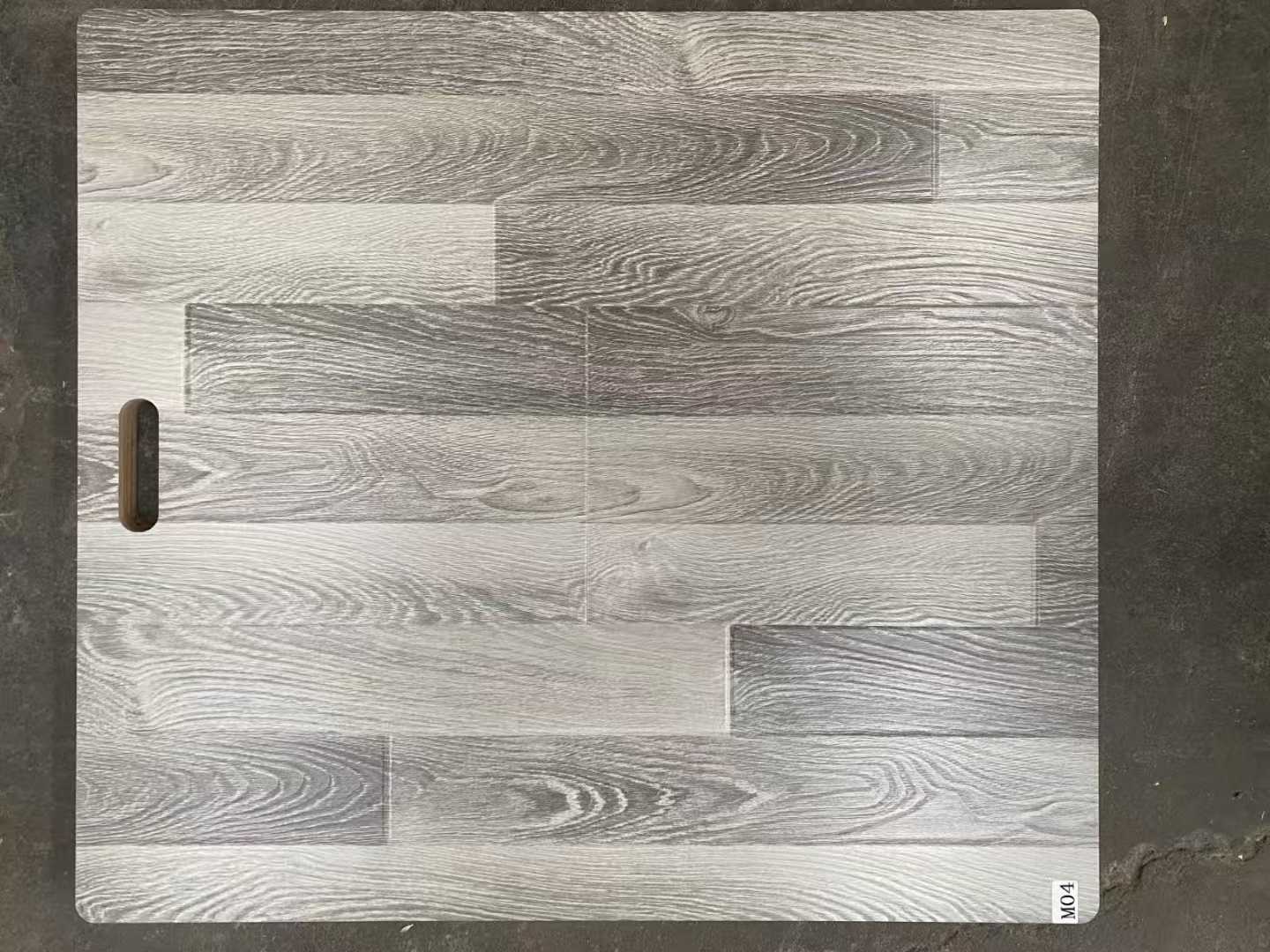 Pemasangan lantai laminasi tiga strip EIR U Groove 1220*240mm