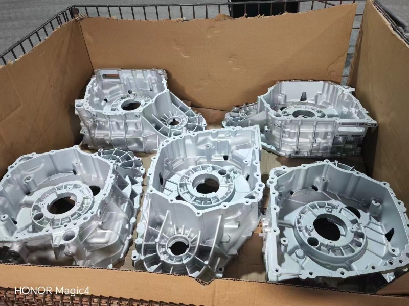 The differences between die casting and traditional casting