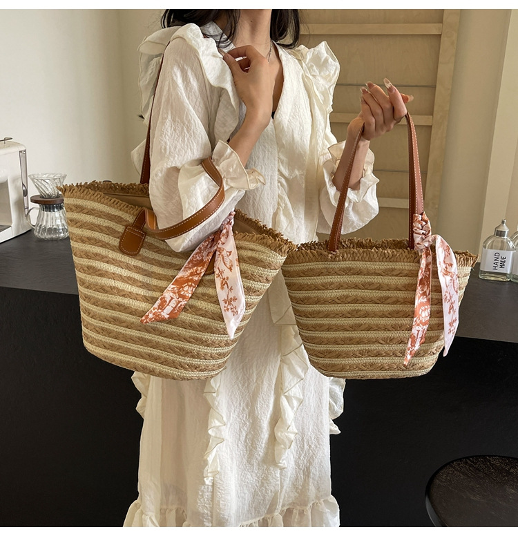 Handvävd halmväska för kvinnor ny fashionabel semesterstrandväska med stor kapacitet bärbar grönsakskorg axelväska för kvinnor