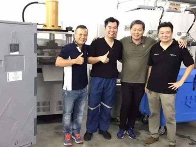 Equipamentos de gelo seco e contêineres isolados chegaram a Cingapura em 2016