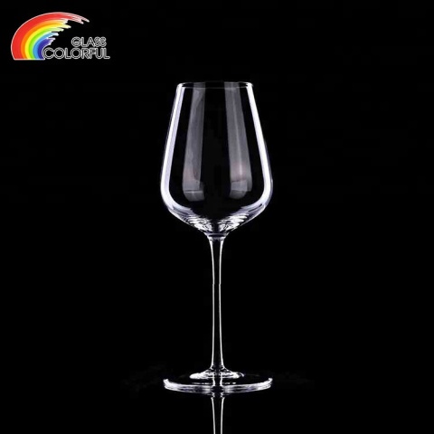 Verres à vin en cristal clair