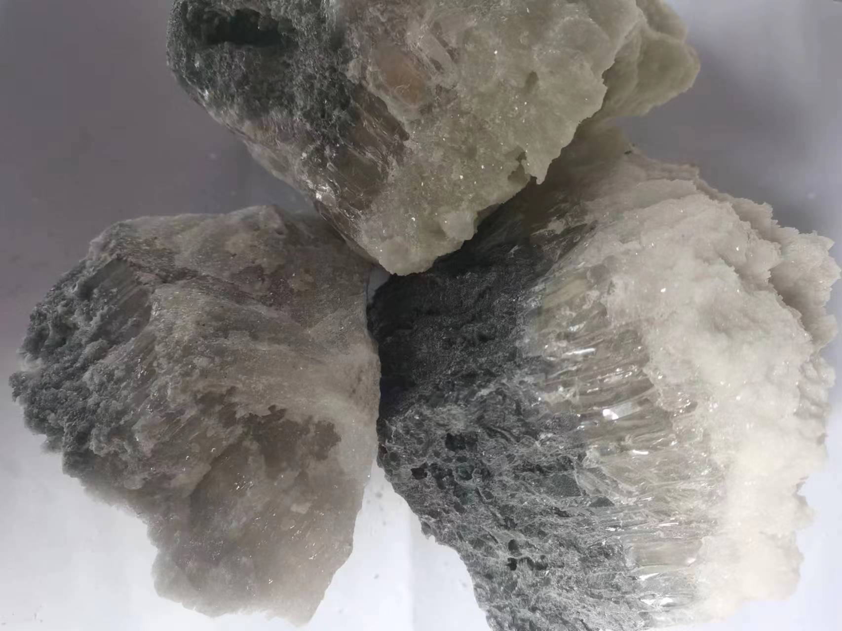 Specificația conexiunii cristal negru de magneziu fuzionat98%