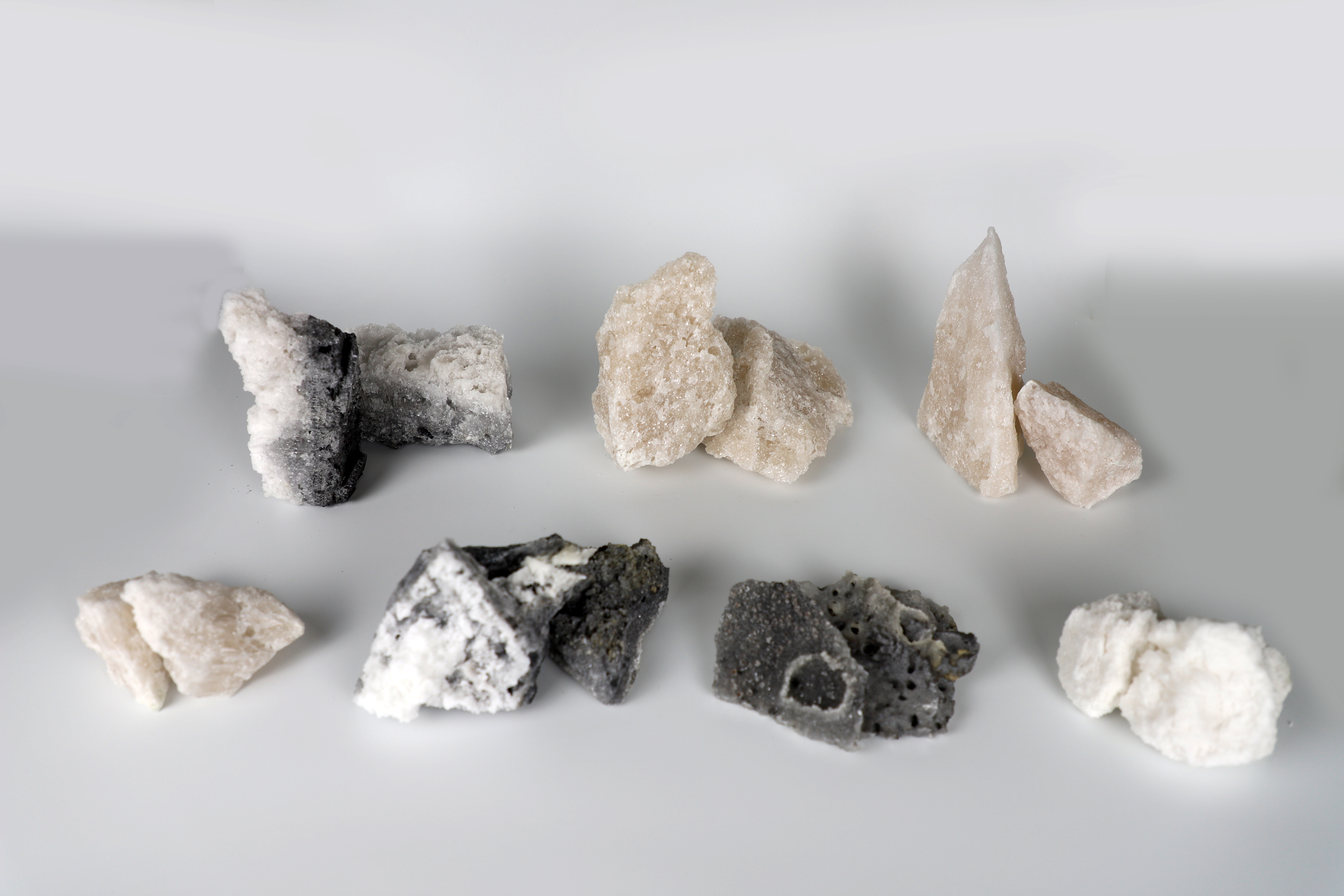 The difference between large crystalline fused magnesia and fused magnesia