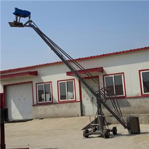 Short lift manned camera crane