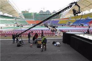 The shooting of the camera crane of the film and television in the sports program