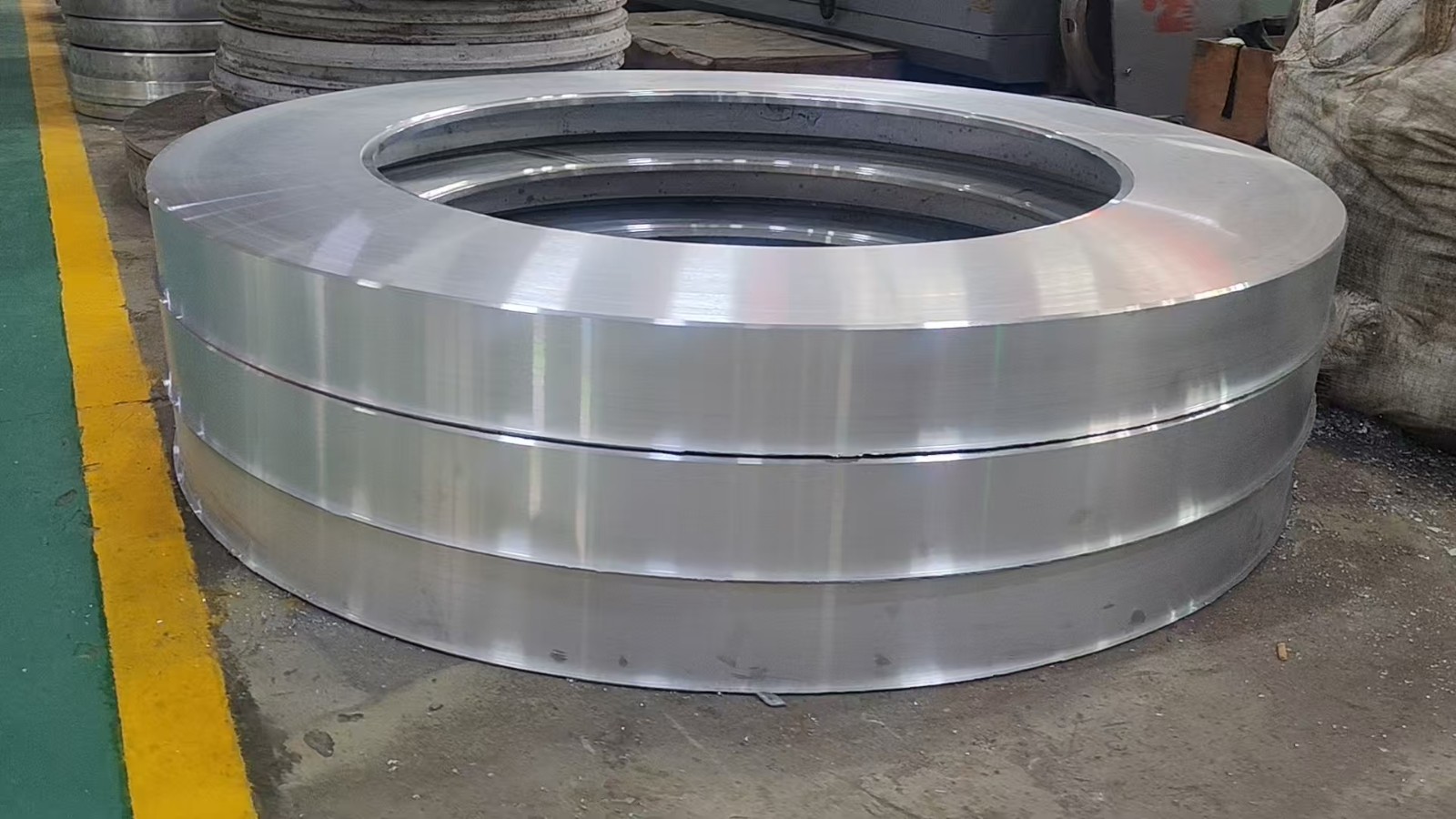 Double-lipped air ring. Double-lipped air ring.