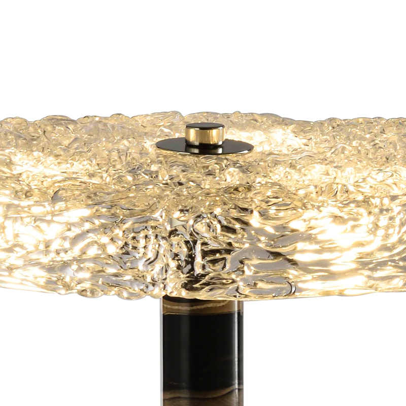 Tafellamp met metalen glastextuur