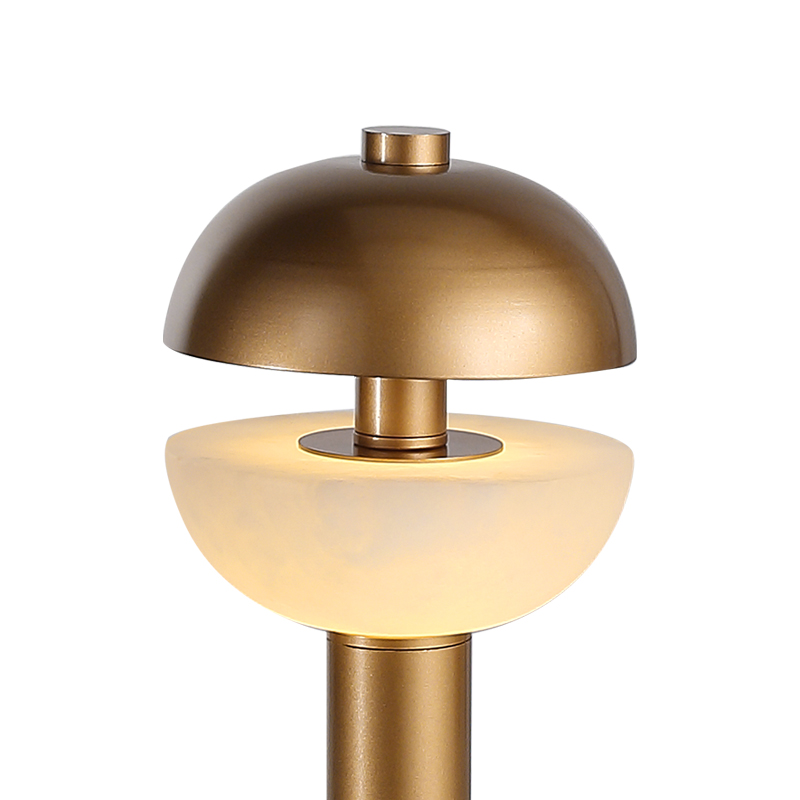 Gouden albasten tafellamp voor de slaapkamer