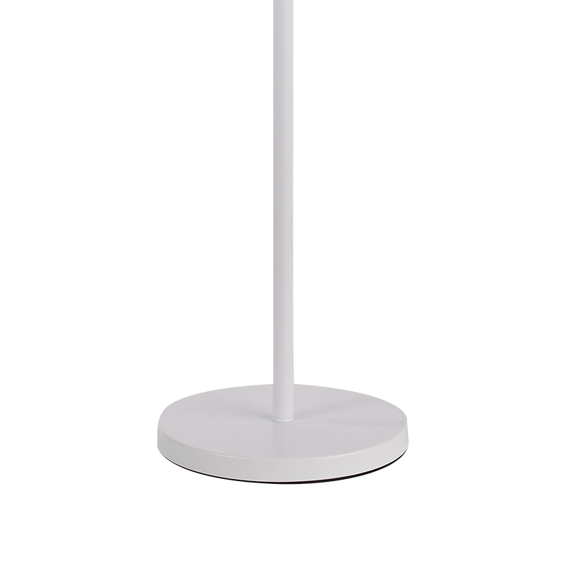 ガラス製の丸い球形シェードを備えたモダンな 導かれた フロアランプ