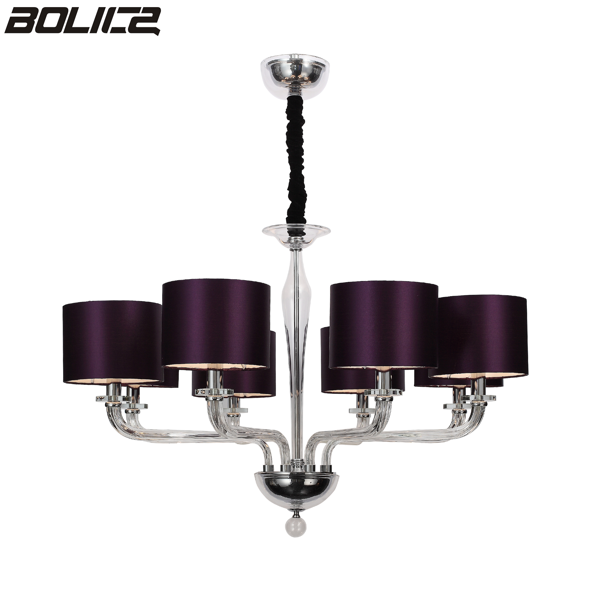 Lámpara de araña clásica de cristal transparente con pantalla.