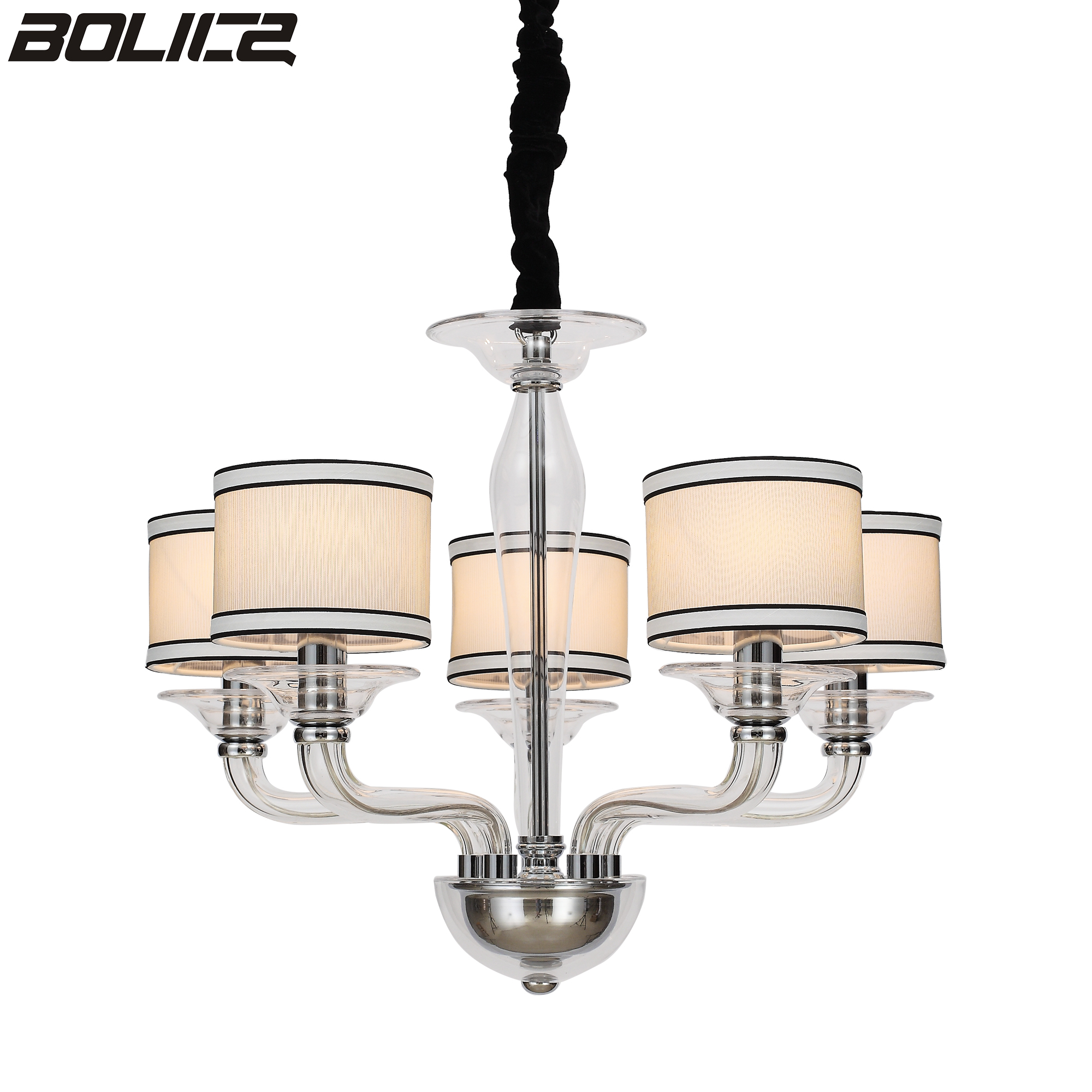 Λευκός πολυέλαιος ευρωπαϊκού τύπου με αμπαζούρ