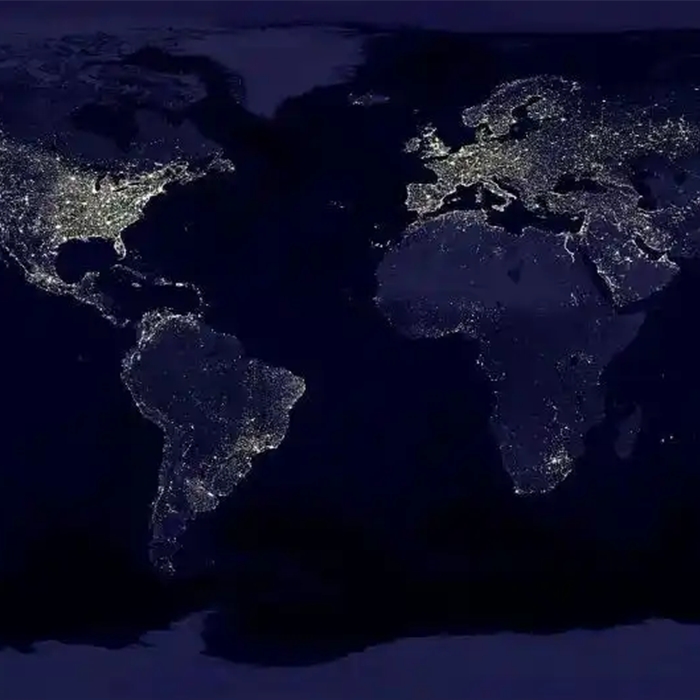 Δορυφορικές εικόνες του νυχτερινού φωτισμού της Γης δείχνουν την Ινδία φωτισμένη ενώ η Ευρώπη παραμένει σκοτεινή.