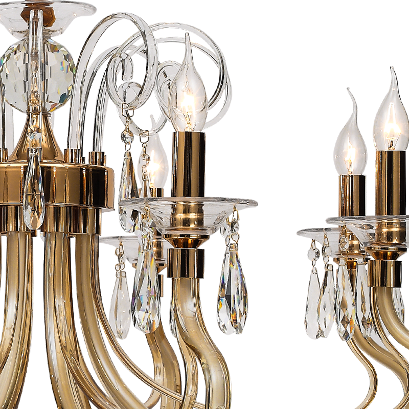 Lampadario artistico adatto ad appartamenti duplex con soffitti alti, soggiorno e ingresso.