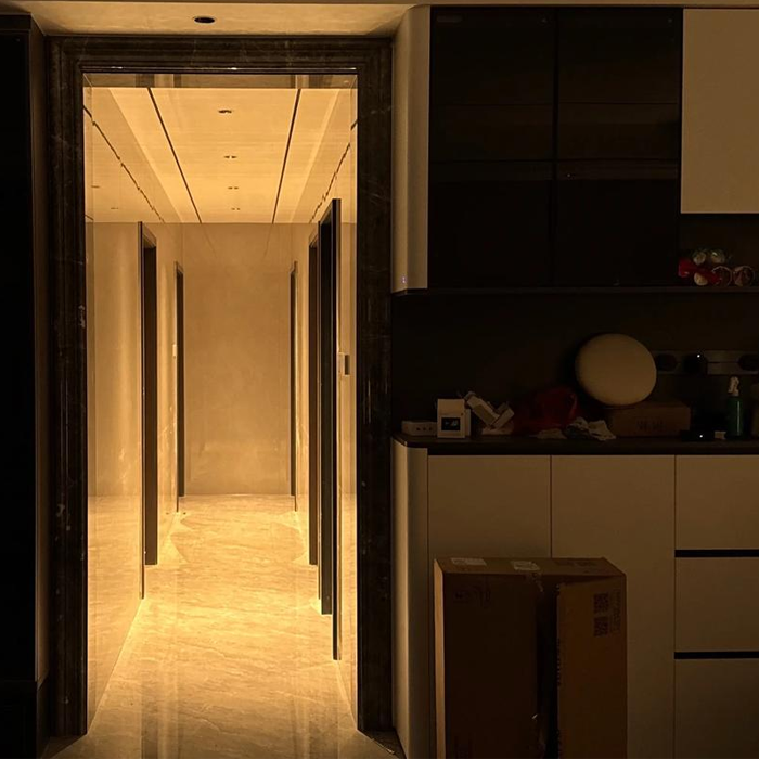 Een esthetisch aantrekkelijk LED-interieur, maar met een gebrek aan belangrijke details.