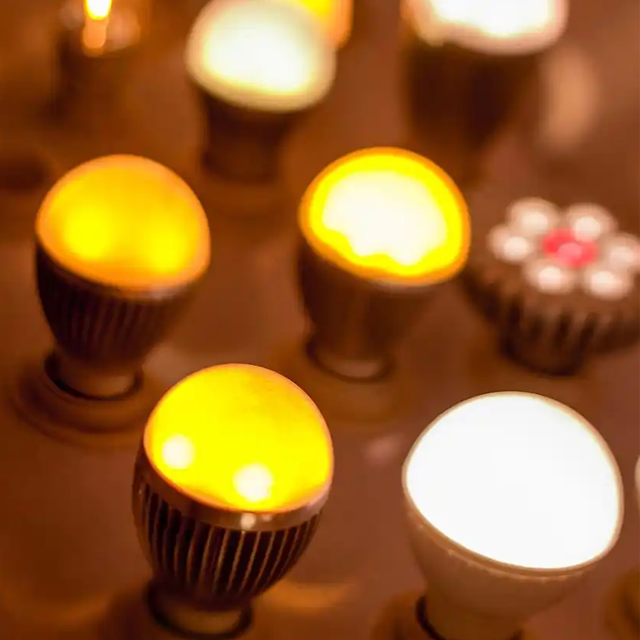 Capacidad de resistencia a la tensión de las luminarias LED de interior y medidas correspondientes.