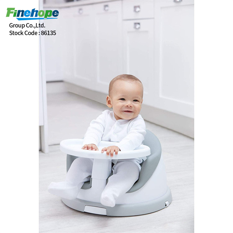 Siège bébé en mousse de polyuréthane sur la chaise