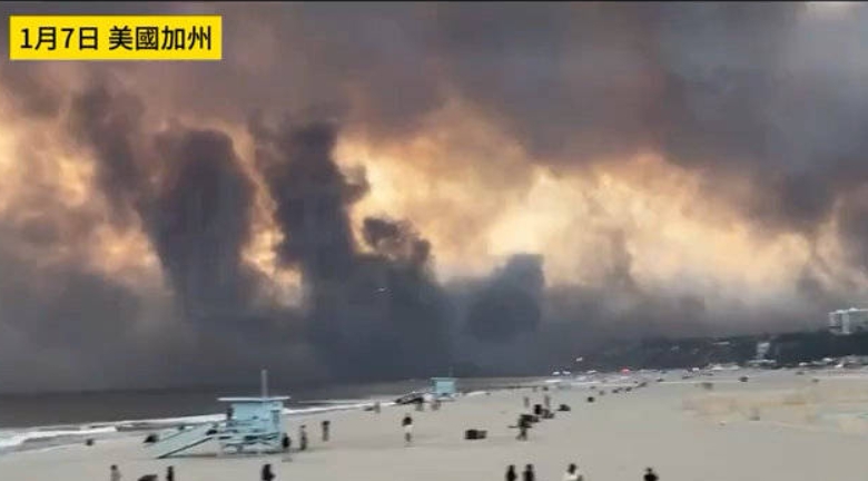 दक्षिणी कैलिफोर्निया के लॉस एंजिल्स क्षेत्र में जंगल में आग लग गई दक्षिणी कैलिफोर्निया के लॉस एंजिल्स क्षेत्र में जंगल में आग लग गई