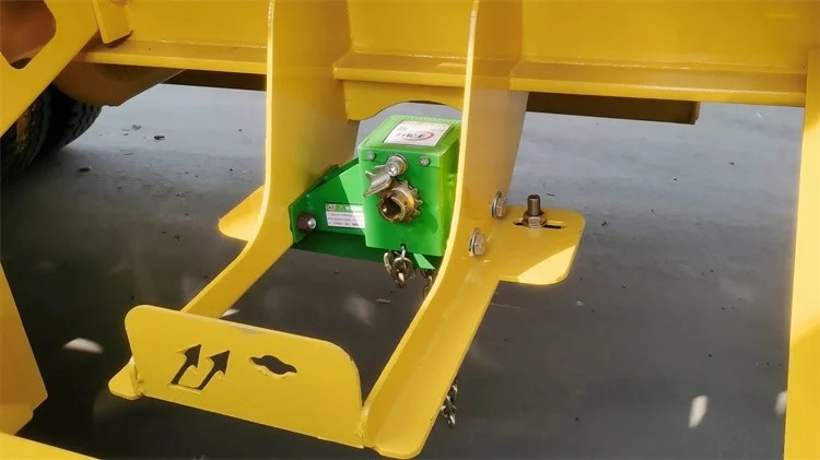 Transport fuel semi-trailer