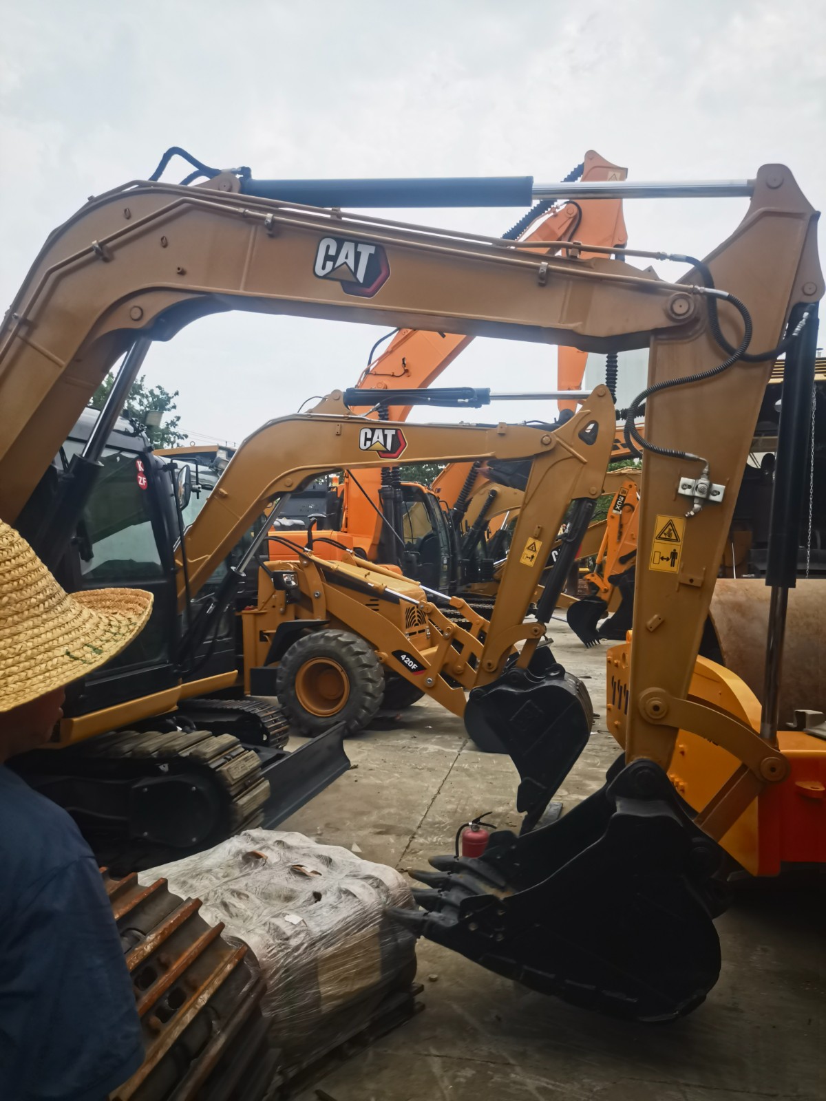 Used CAT 320 excavator